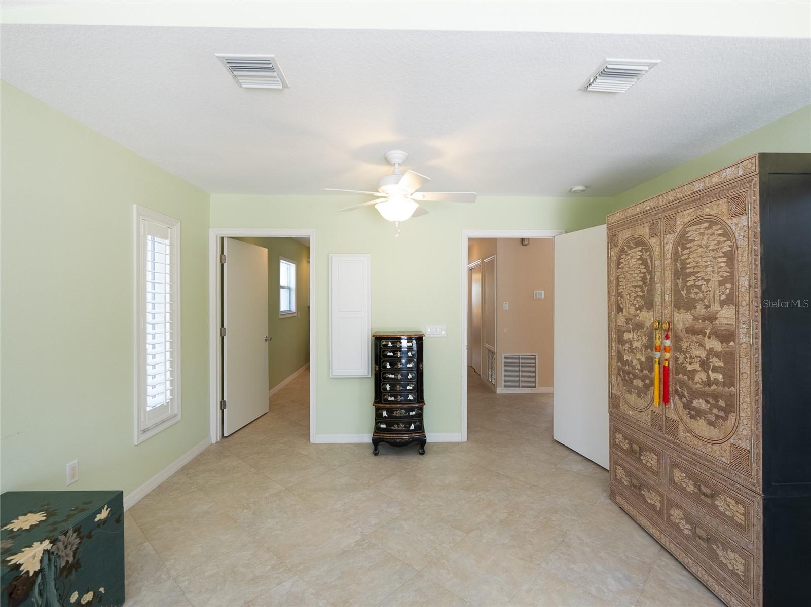 Image 36 of 50 For 417 Park Lane Drive