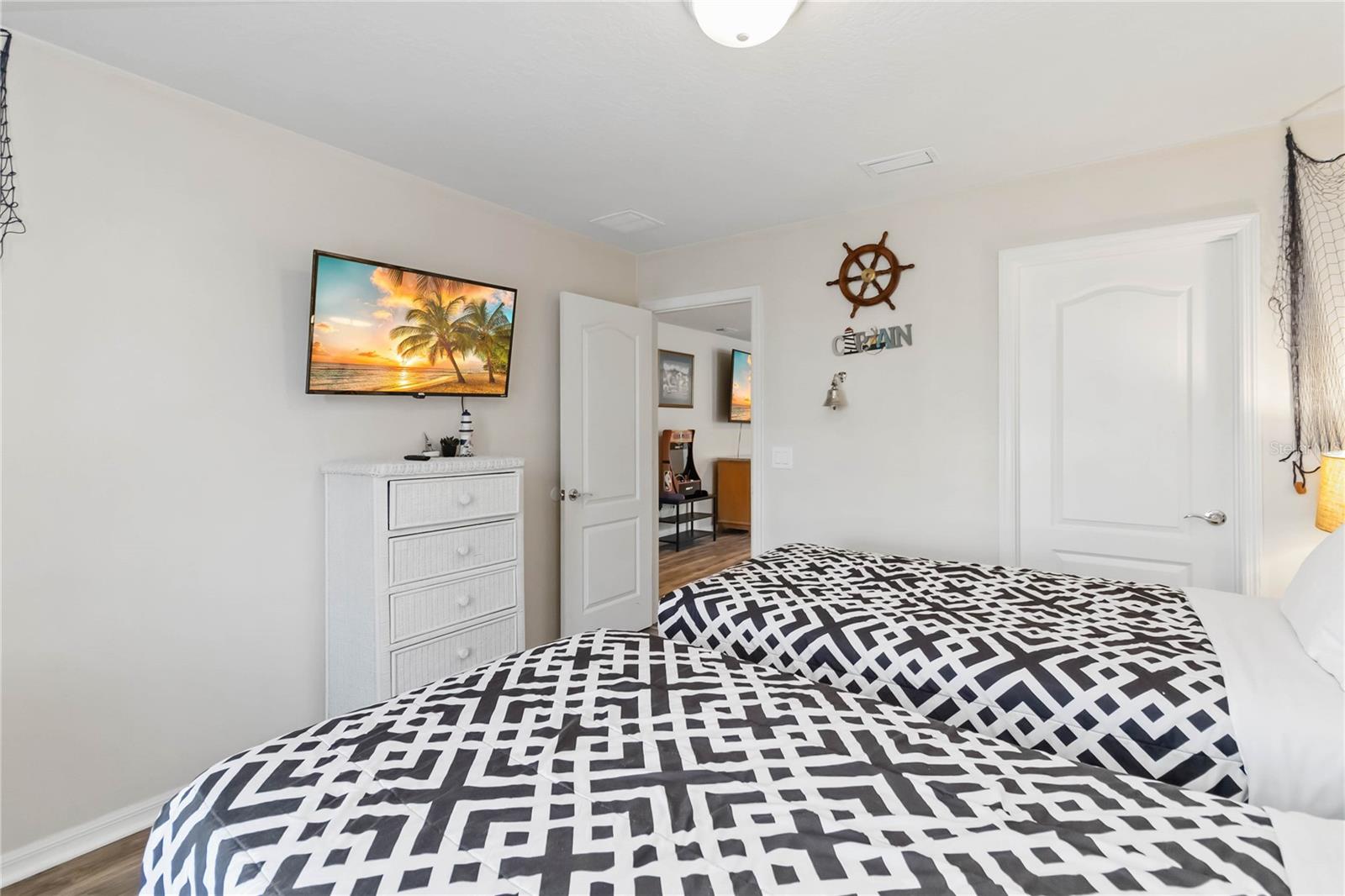 Image 37 of 50 For 5545 Misty Oak Cir