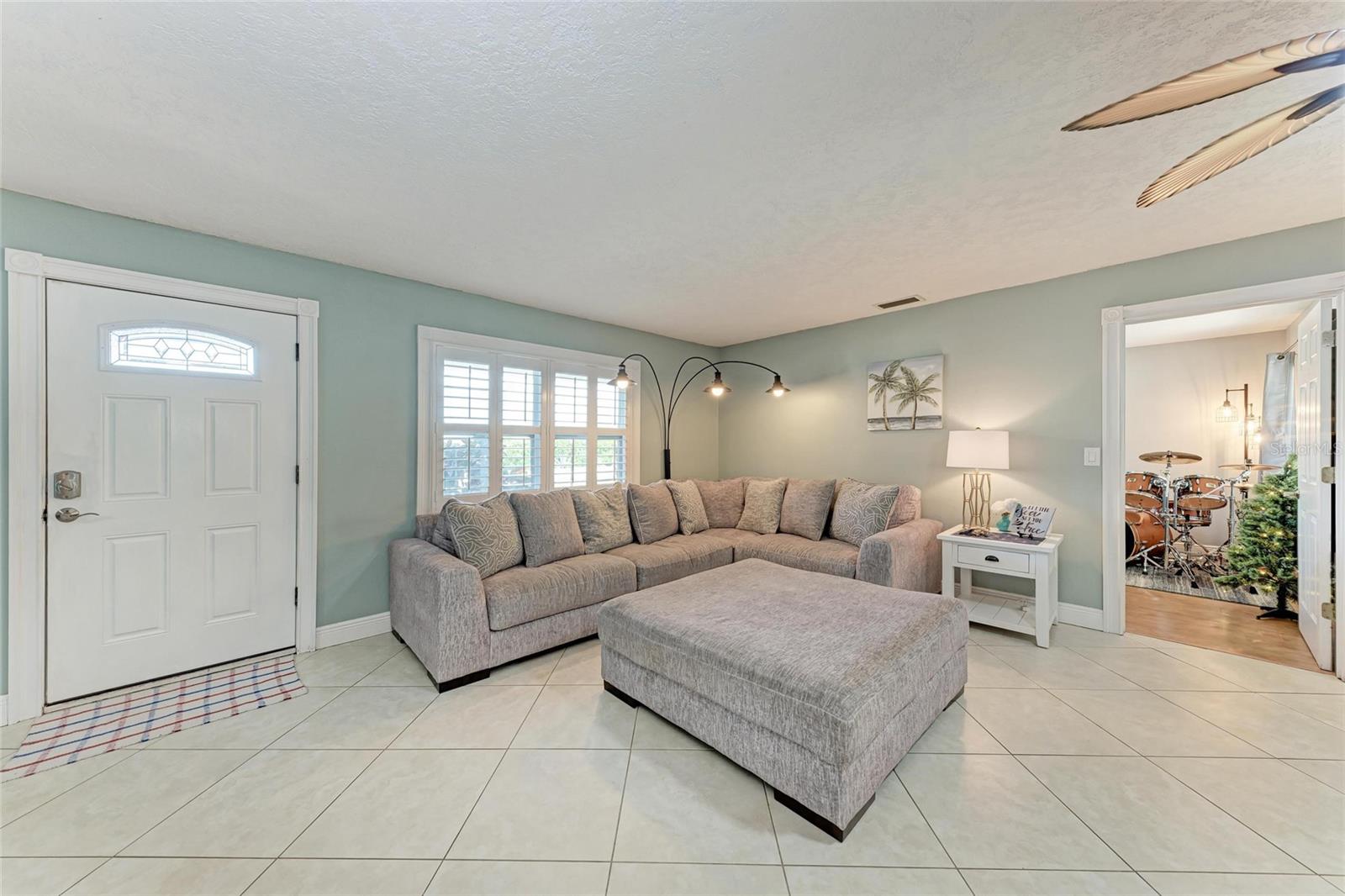 Image 10 of 52 For 4907 18th Avenue W