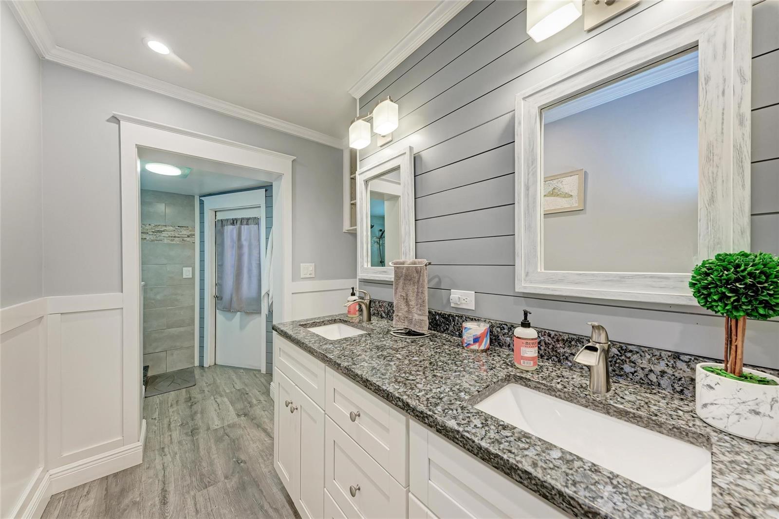 Image 27 of 52 For 4907 18th Avenue W