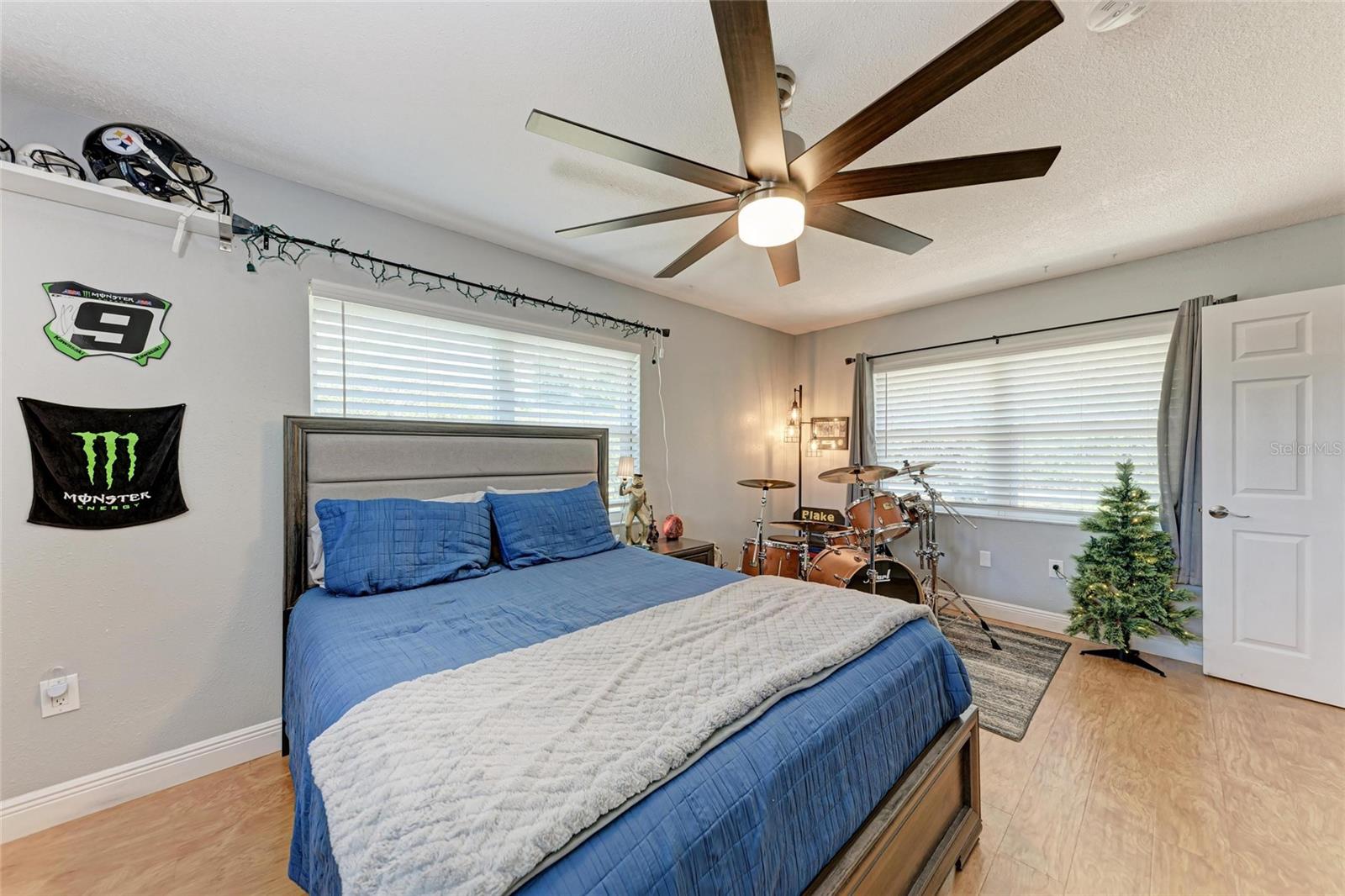 Image 30 of 52 For 4907 18th Avenue W