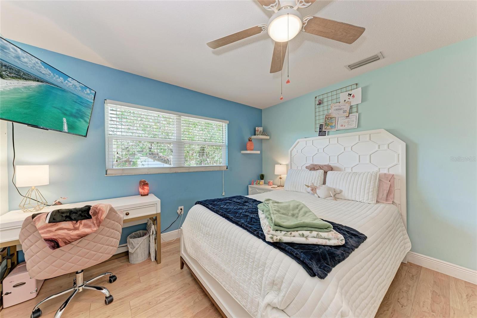 Image 33 of 52 For 4907 18th Avenue W