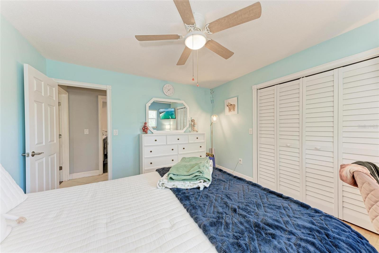 Image 34 of 52 For 4907 18th Avenue W