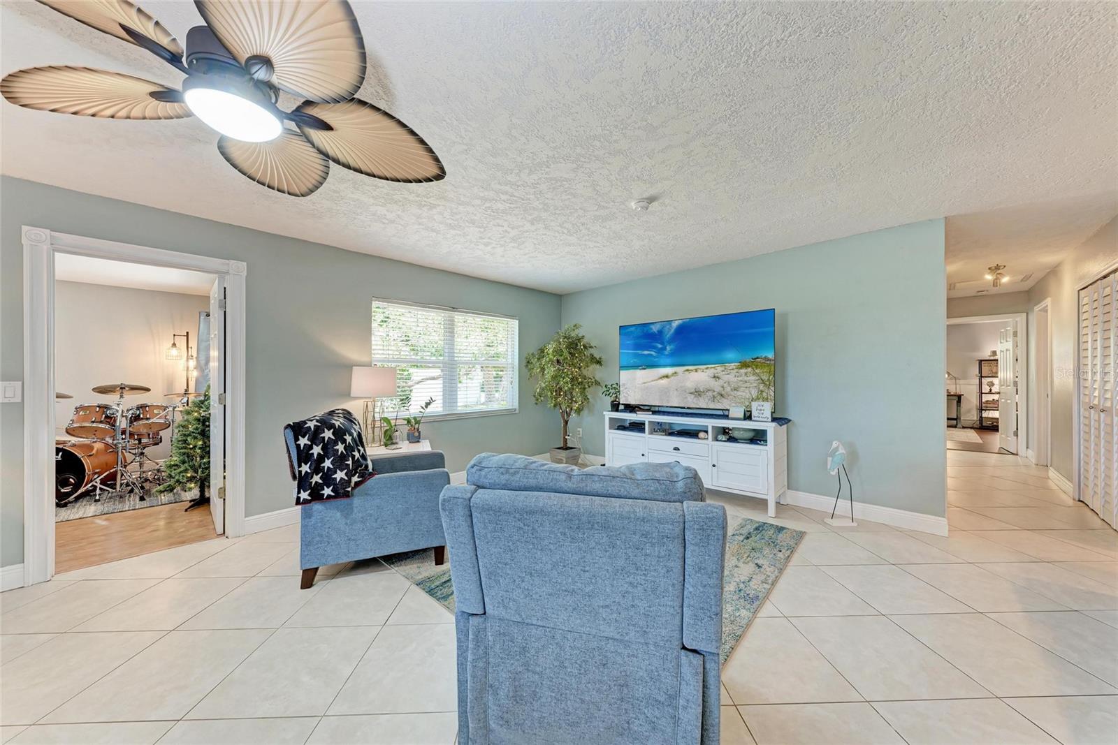 Image 5 of 52 For 4907 18th Avenue W