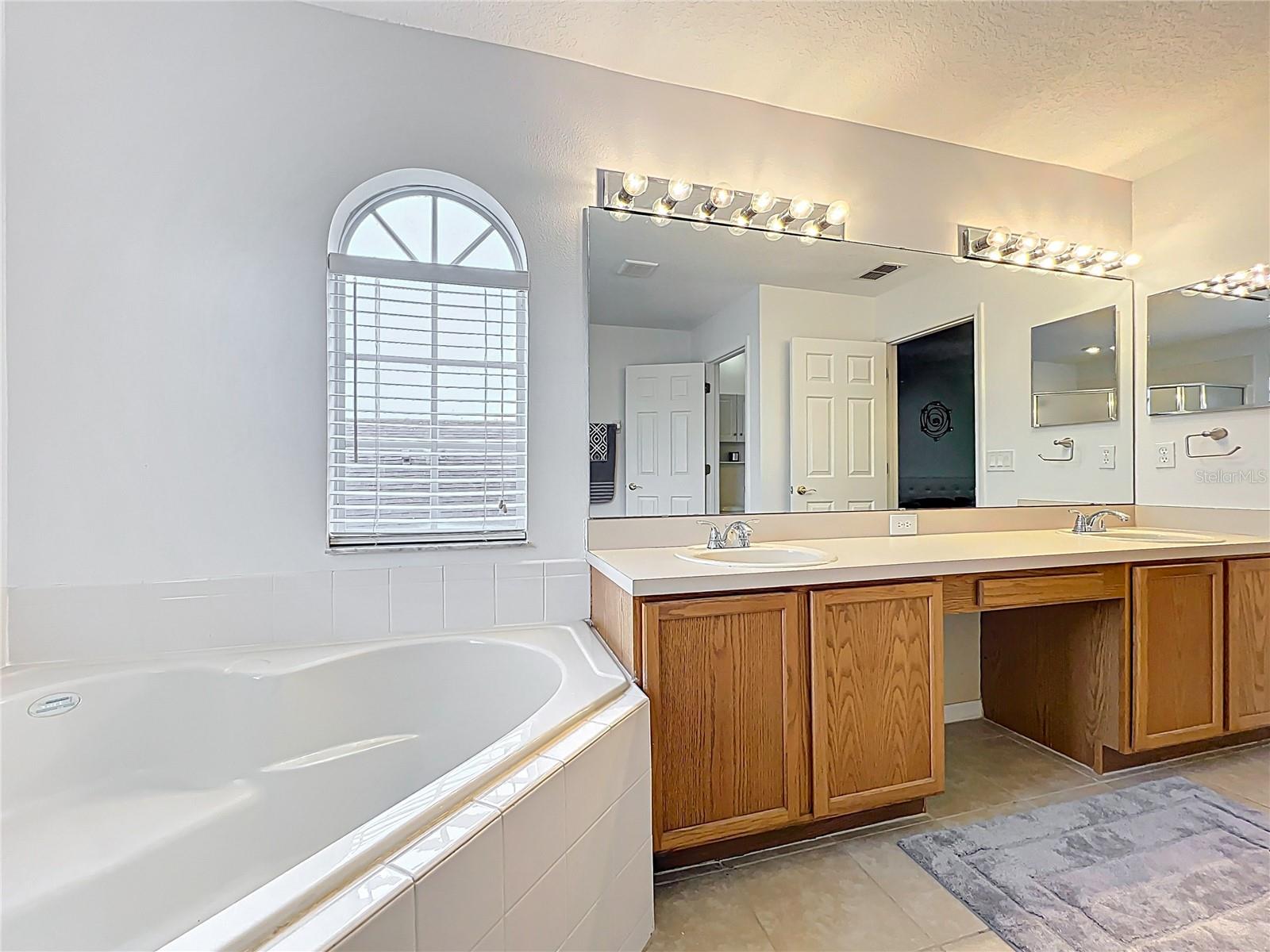 Image 50 of 92 For 9525 Southern Garden Circle