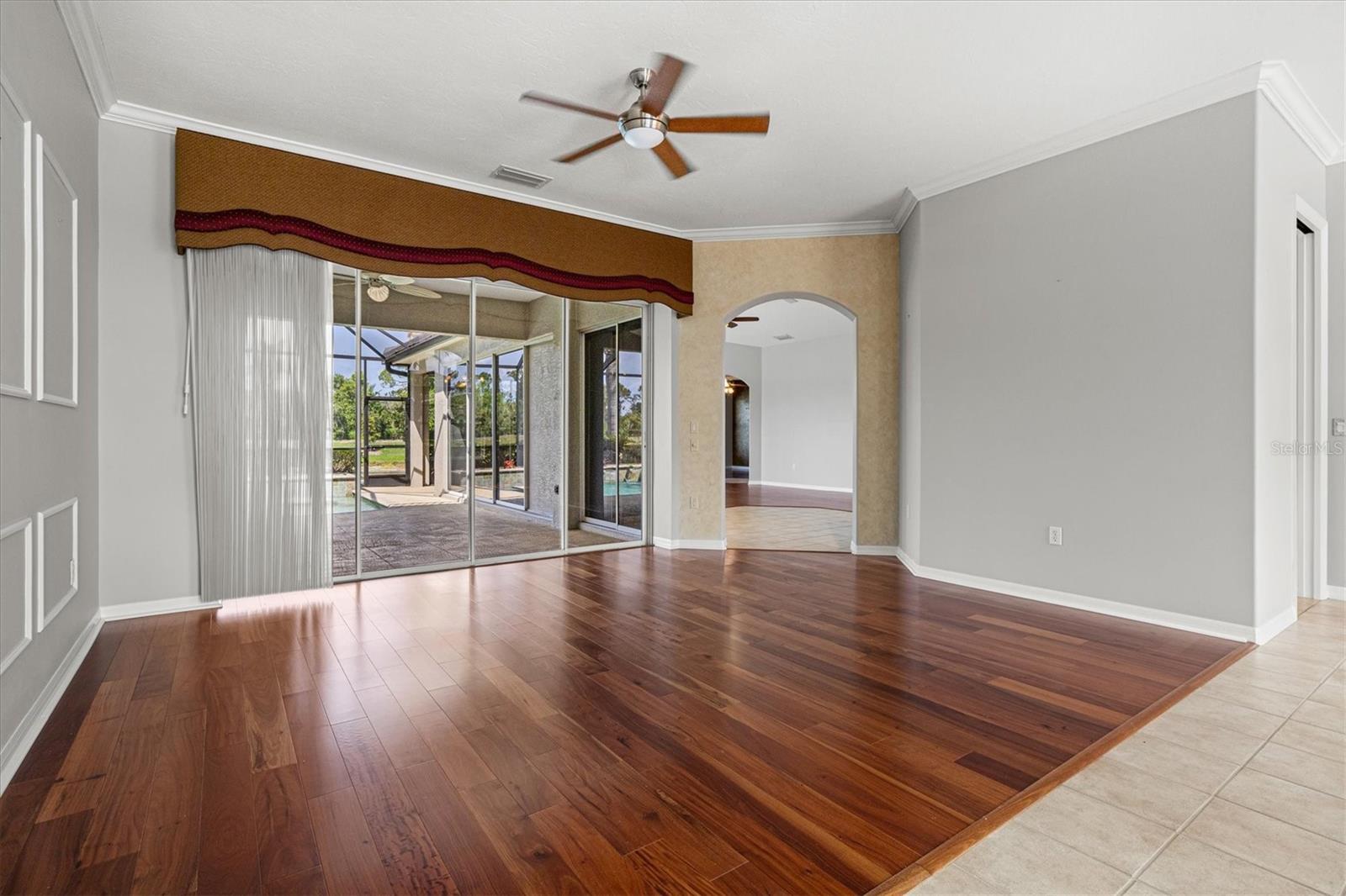 Image 11 of 96 For 8930 Bloomfield Blvd