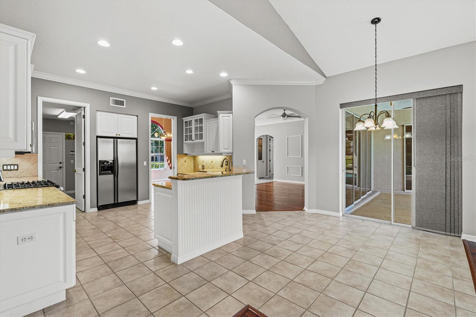 Image 15 of 96 For 8930 Bloomfield Blvd