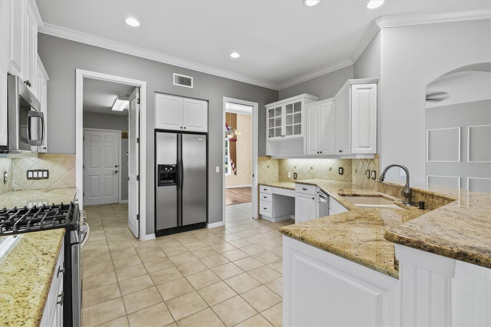 Image 16 of 96 For 8930 Bloomfield Blvd