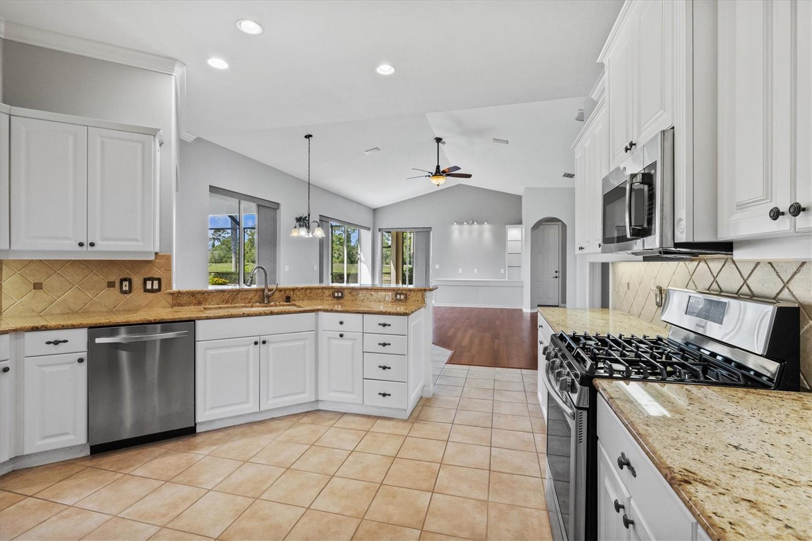 Image 17 of 96 For 8930 Bloomfield Blvd