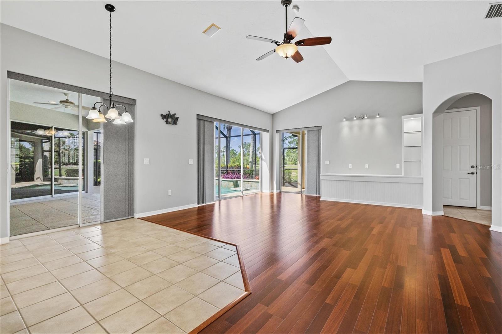 Image 19 of 96 For 8930 Bloomfield Blvd