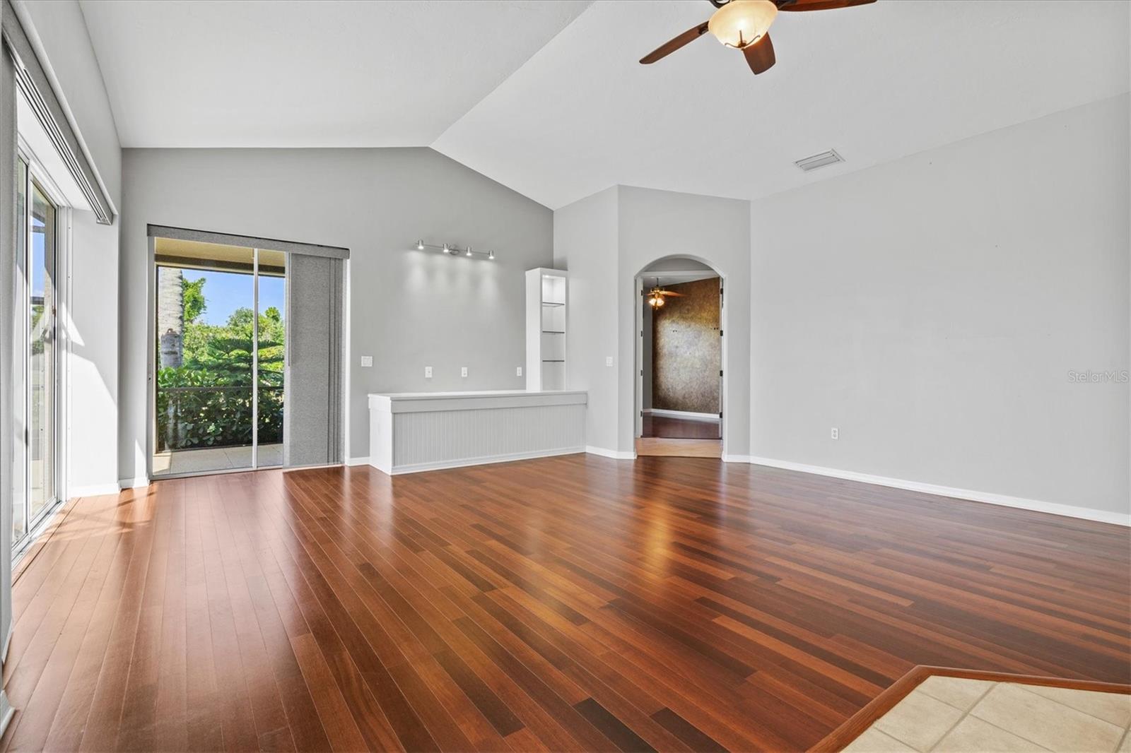 Image 22 of 96 For 8930 Bloomfield Blvd