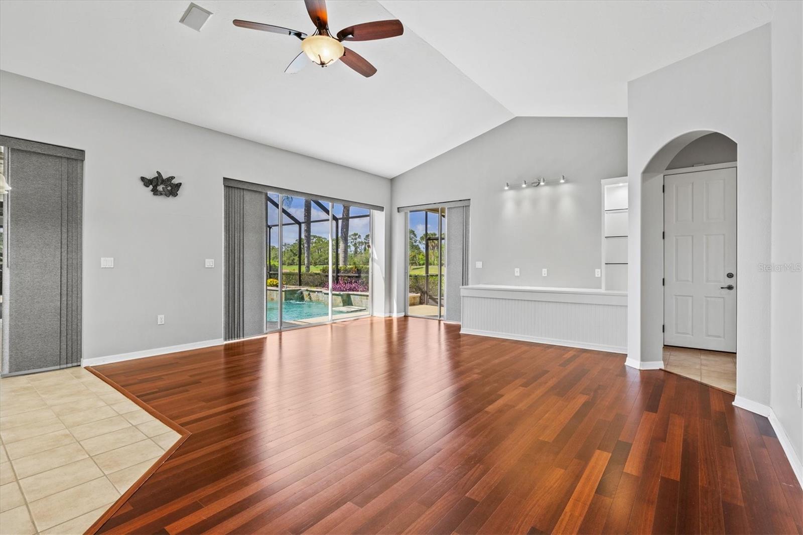 Image 23 of 96 For 8930 Bloomfield Blvd