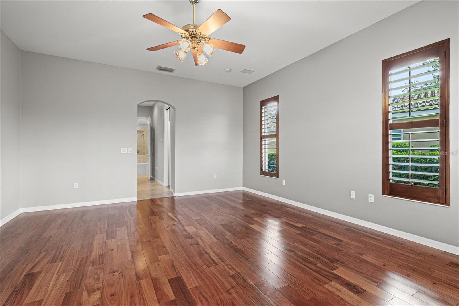 Image 31 of 96 For 8930 Bloomfield Blvd