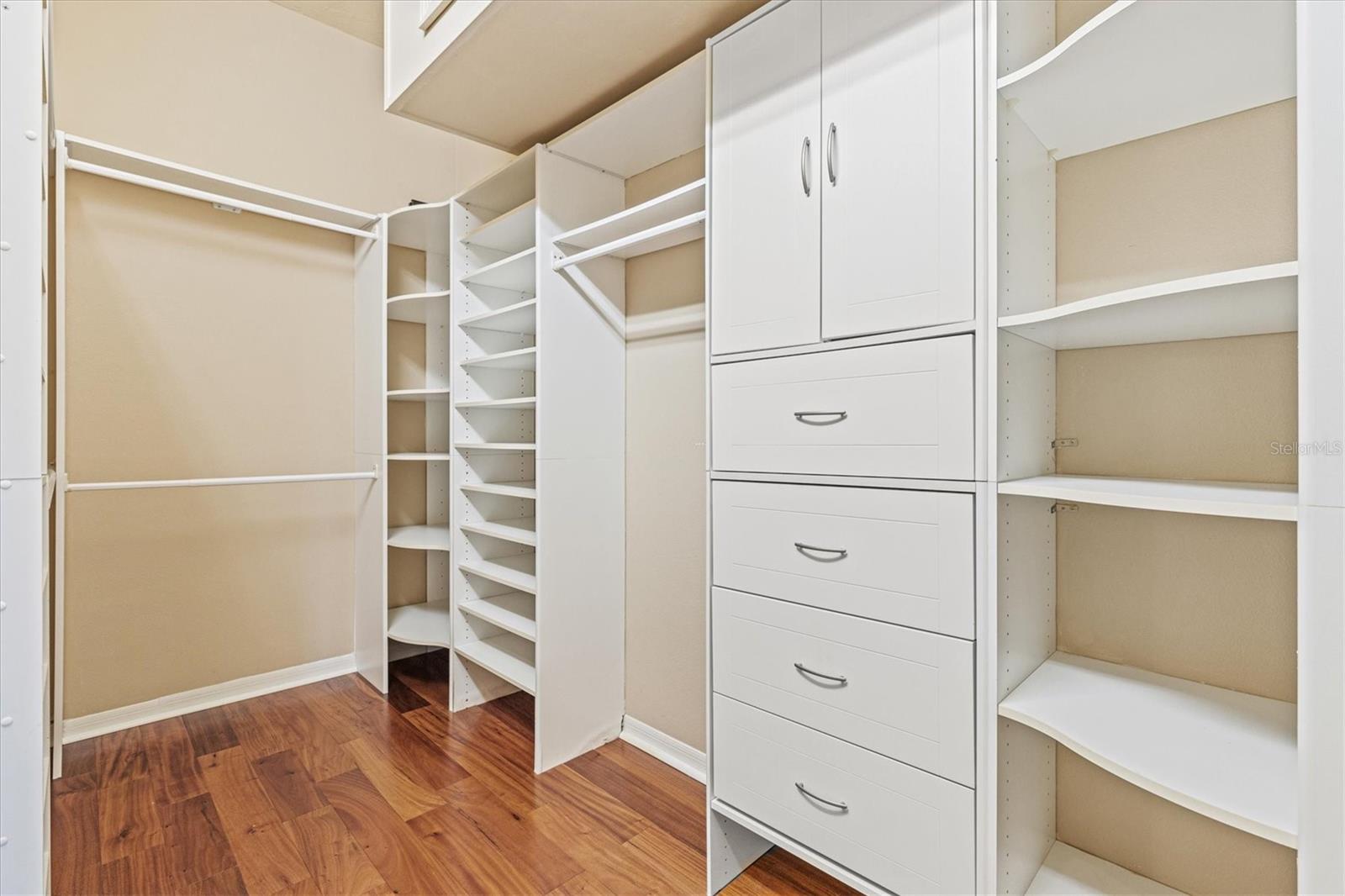 Image 32 of 96 For 8930 Bloomfield Blvd
