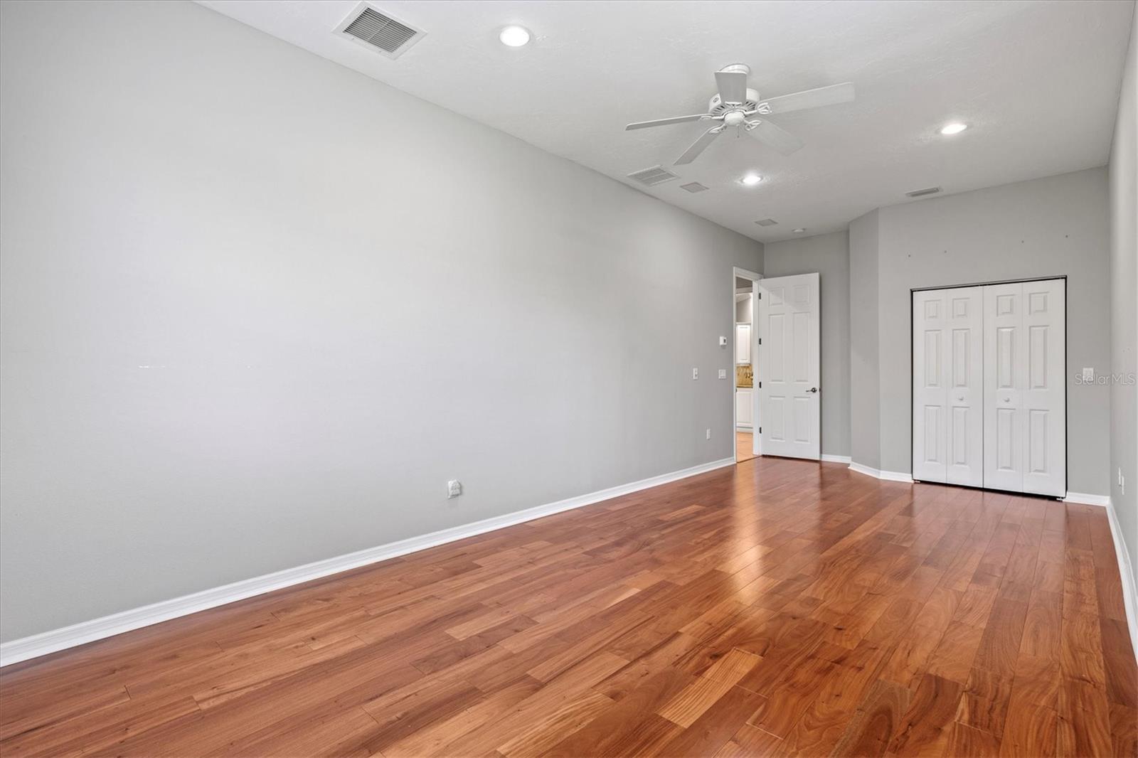 Image 38 of 96 For 8930 Bloomfield Blvd