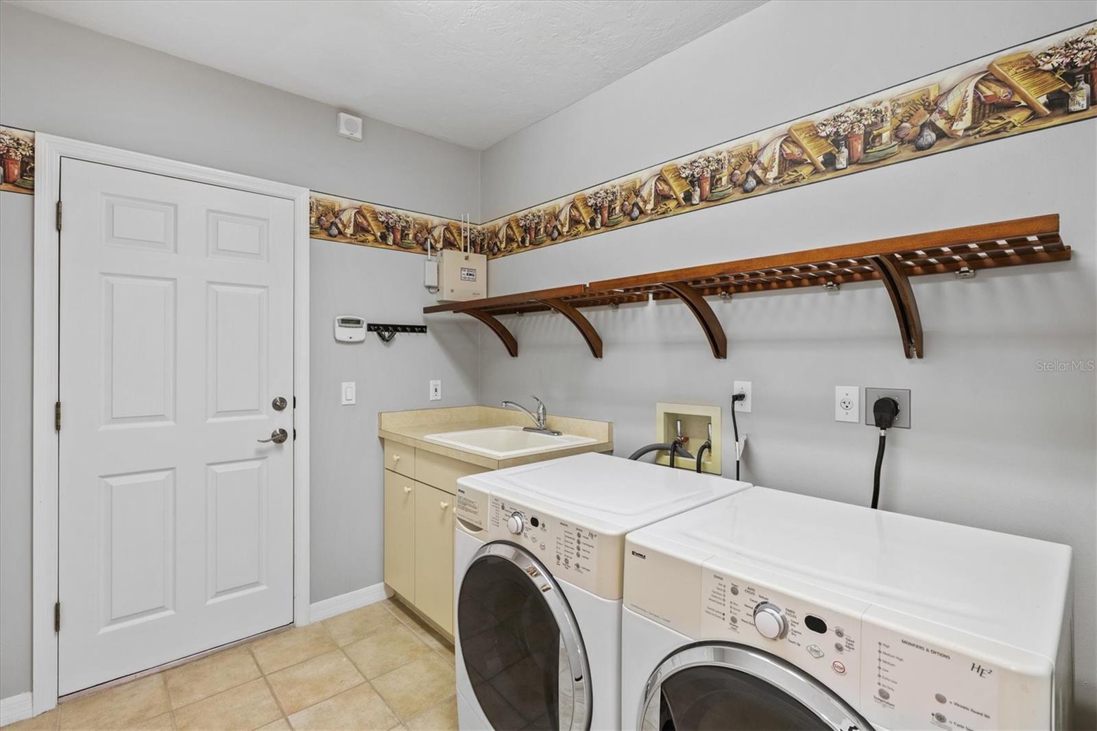 Image 46 of 96 For 8930 Bloomfield Blvd