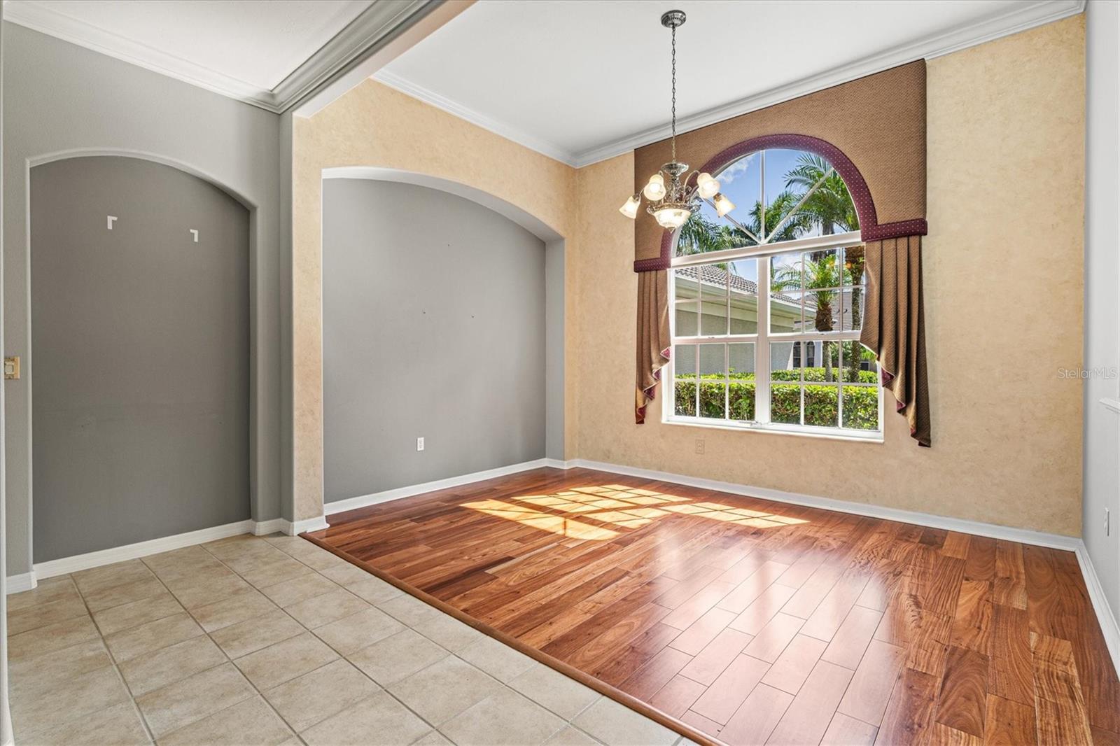Image 7 of 96 For 8930 Bloomfield Blvd
