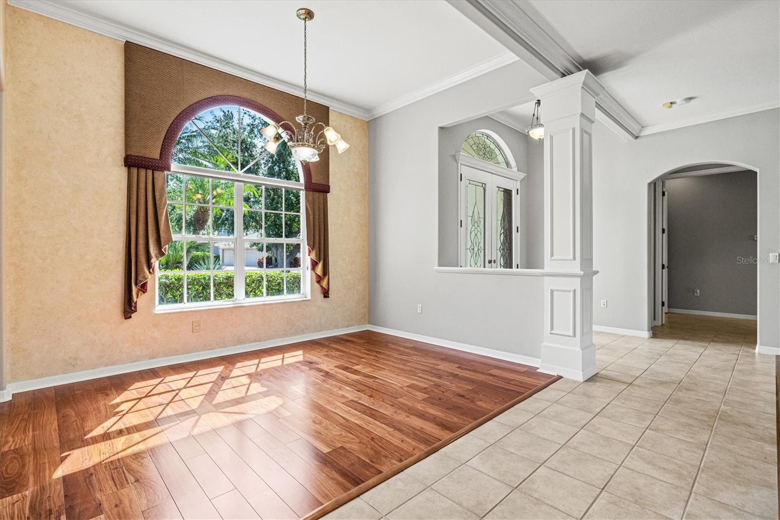 Image 8 of 96 For 8930 Bloomfield Blvd