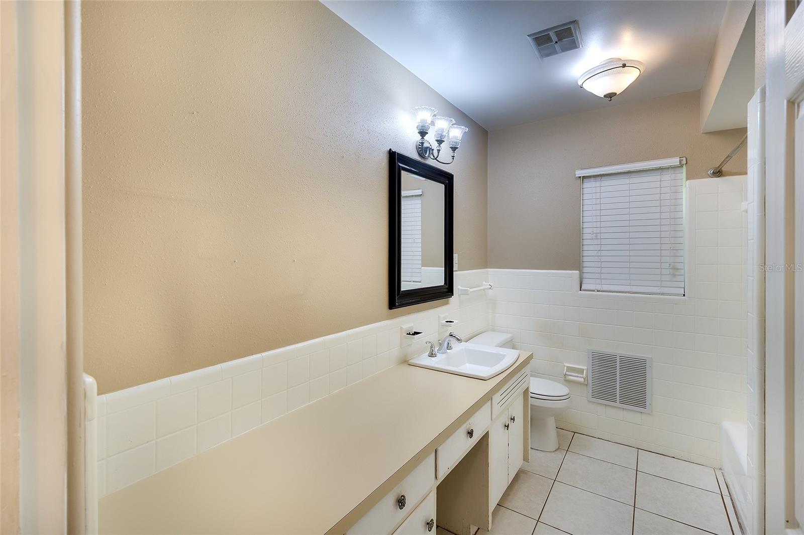 Image 18 of 28 For 719 32nd Avenue W