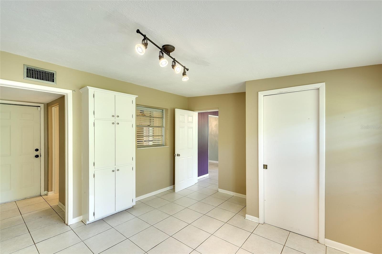 Image 21 of 28 For 719 32nd Avenue W