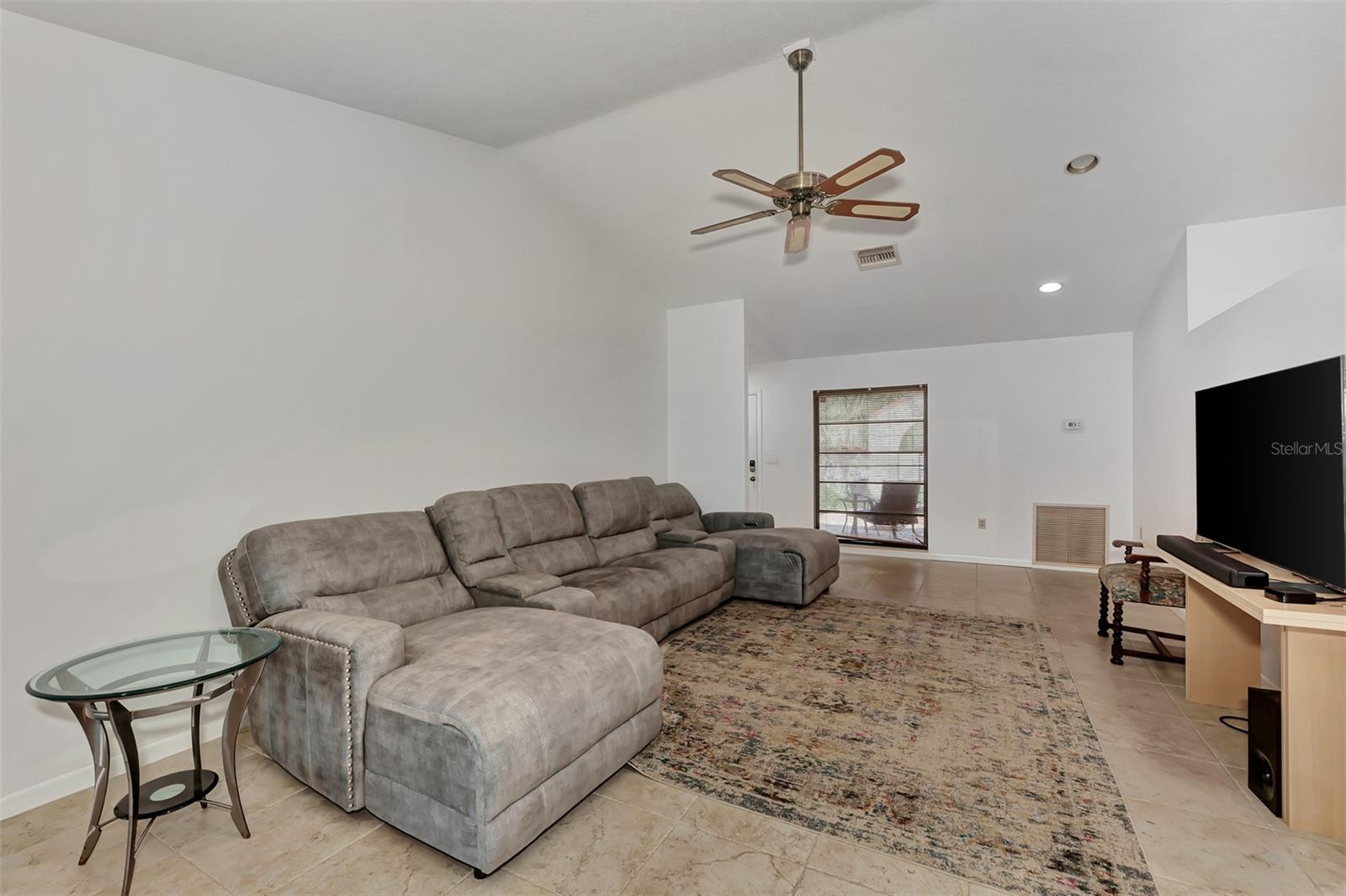 Image 10 of 52 For 5651 Golf Pointe Drive 5651