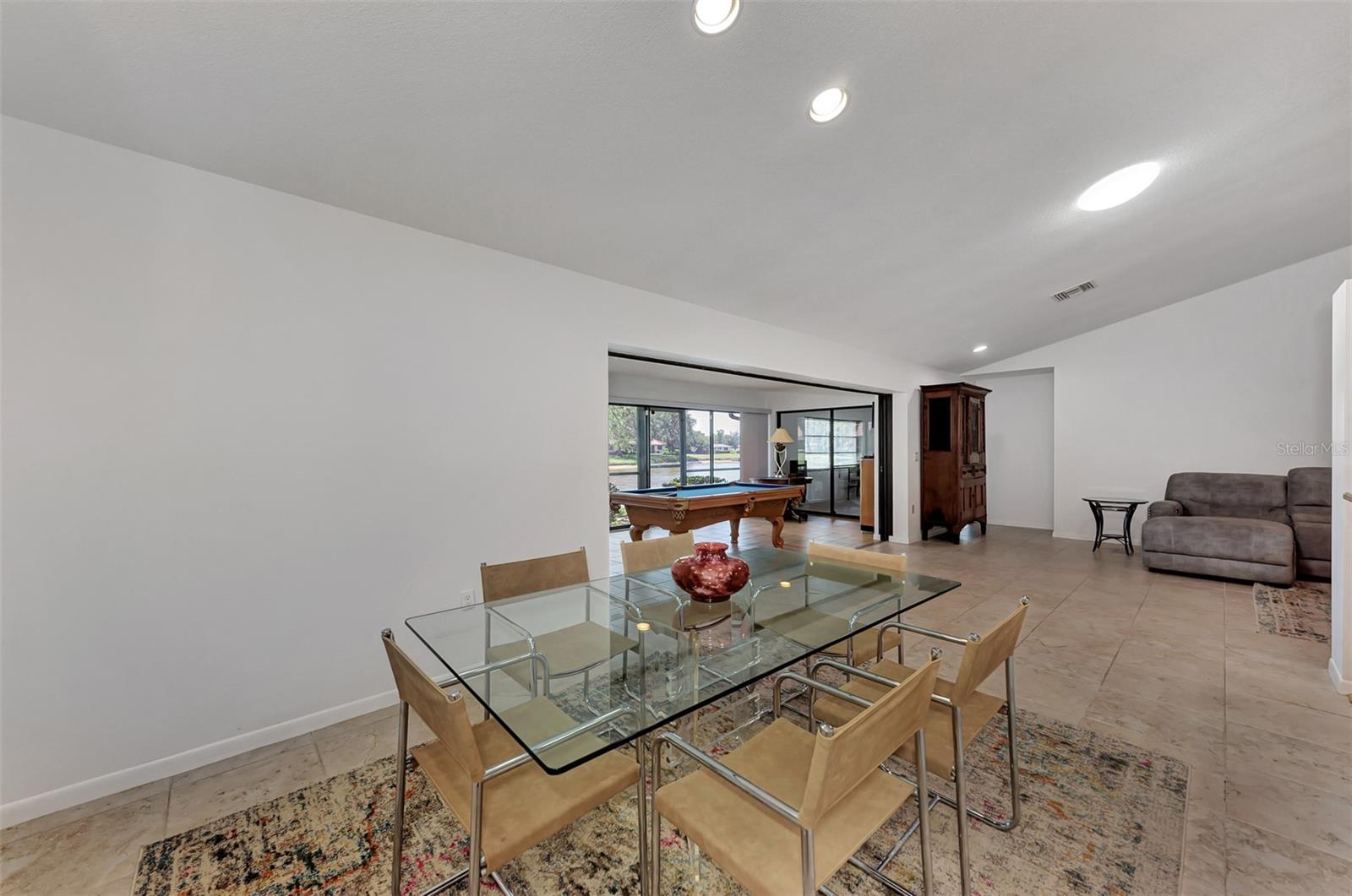 Image 14 of 52 For 5651 Golf Pointe Drive 5651