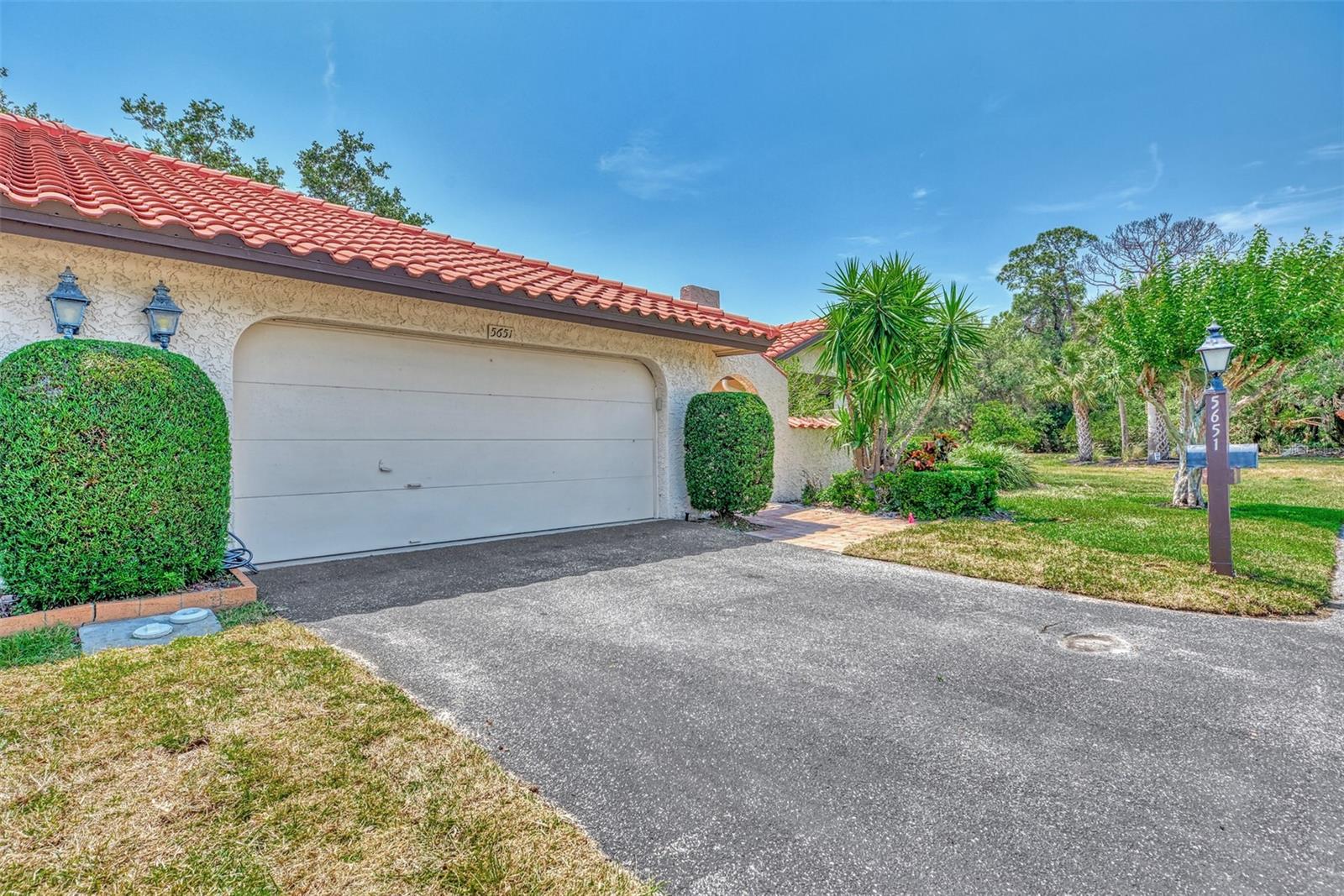 Image 3 of 52 For 5651 Golf Pointe Drive 5651
