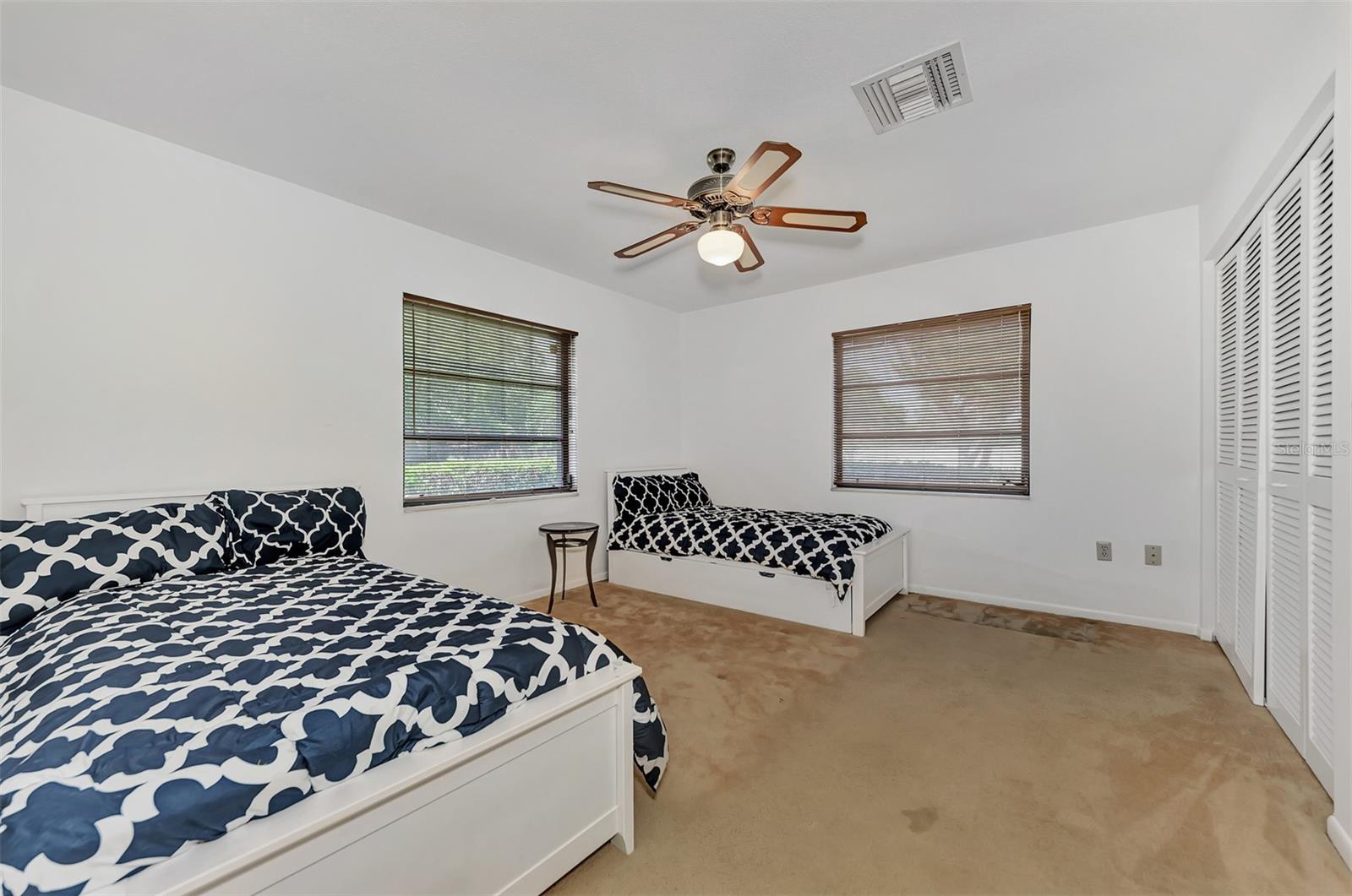 Image 32 of 52 For 5651 Golf Pointe Drive 5651