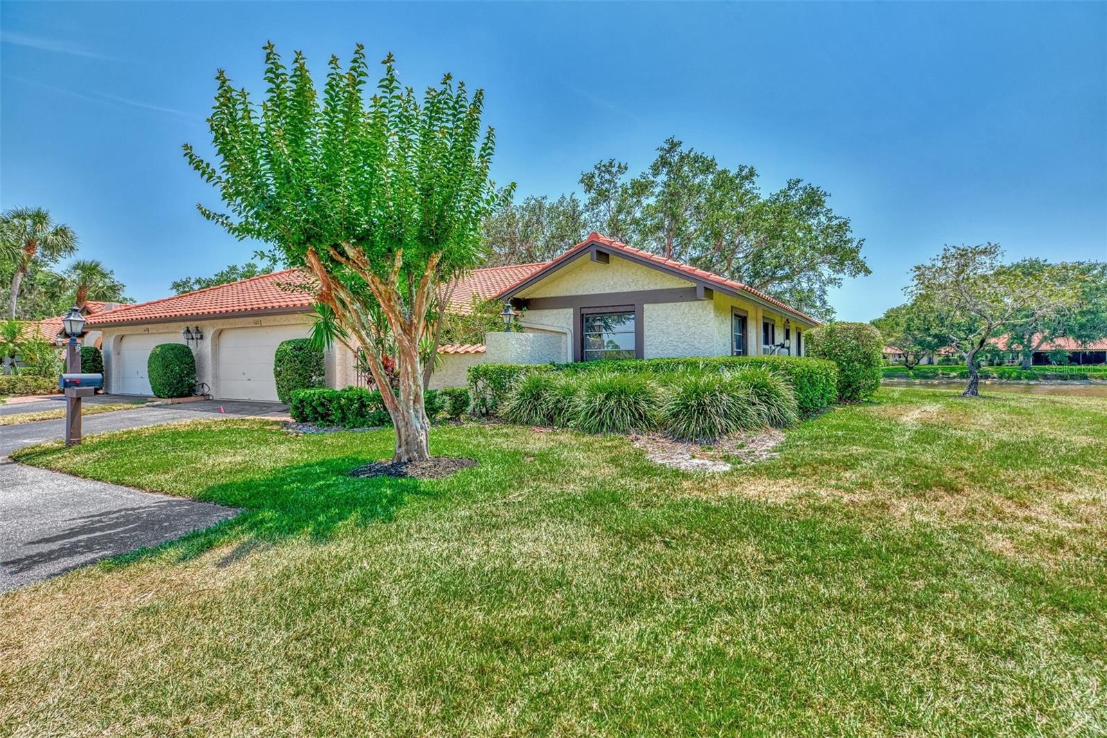 Image 4 of 52 For 5651 Golf Pointe Drive 5651