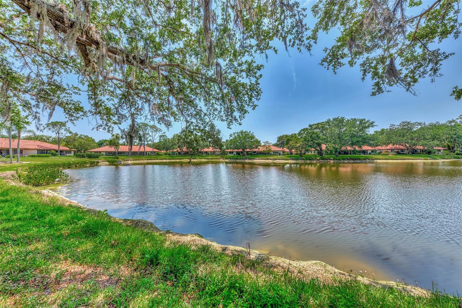 Image 44 of 52 For 5651 Golf Pointe Drive 5651