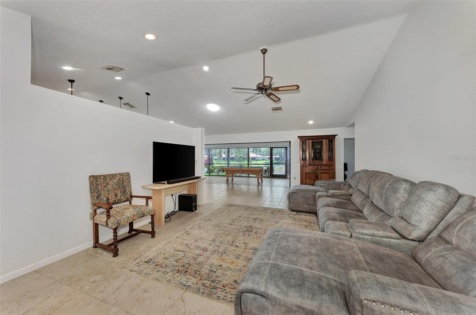 Image 8 of 52 For 5651 Golf Pointe Drive 5651