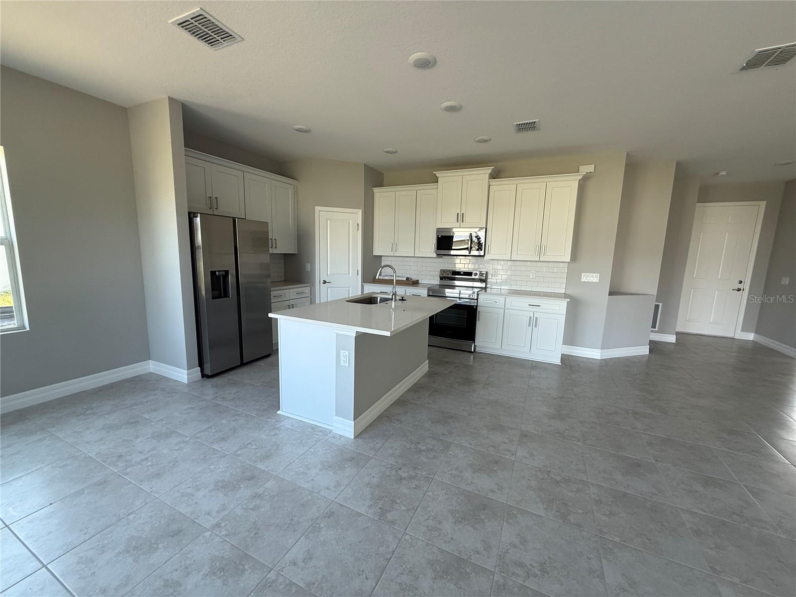 Image 6 of 23 For 4295 Kinlock Street