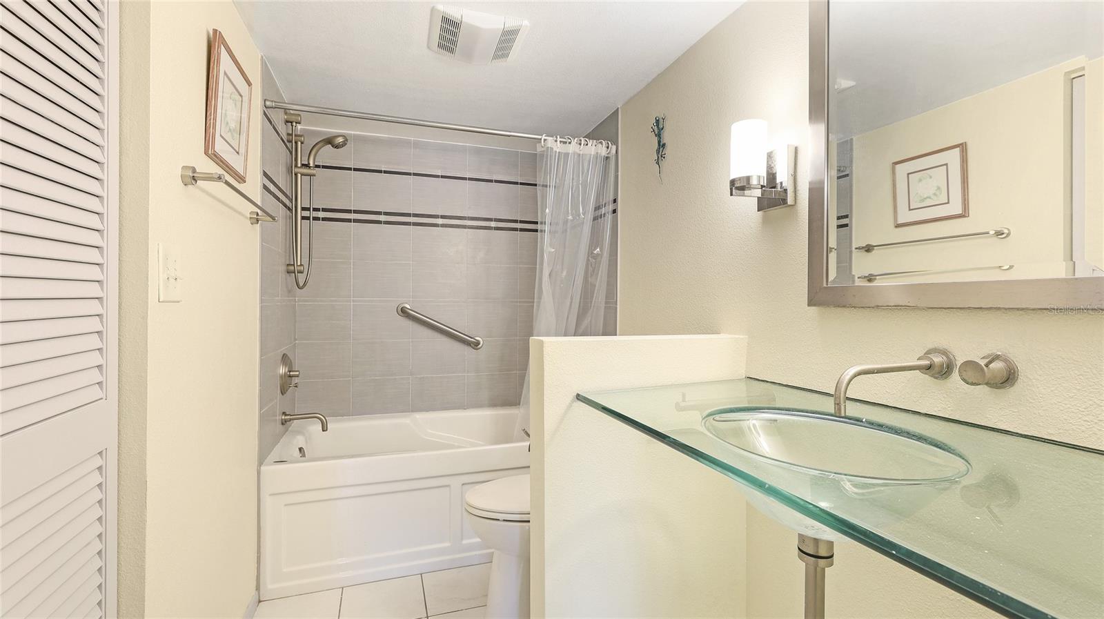 Image 17 of 31 For 6116 43rd Street W 201d