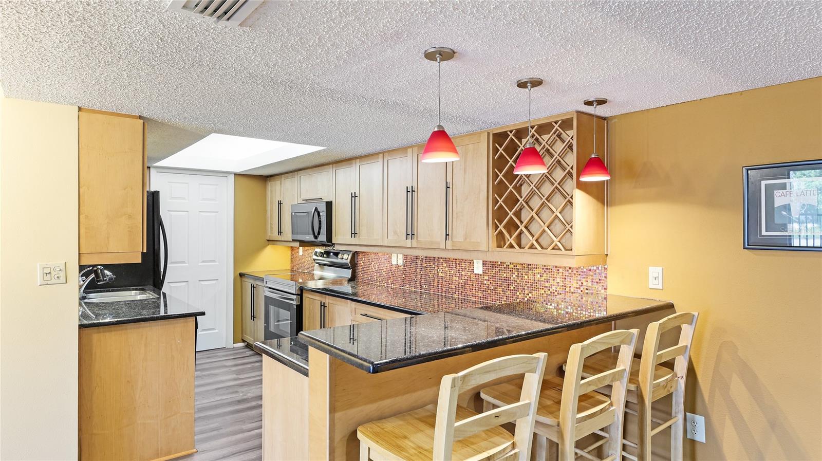 Image 7 of 31 For 6116 43rd Street W 201d