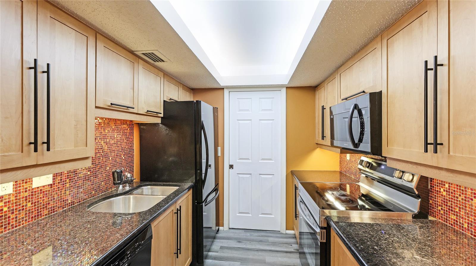 Image 9 of 31 For 6116 43rd Street W 201d