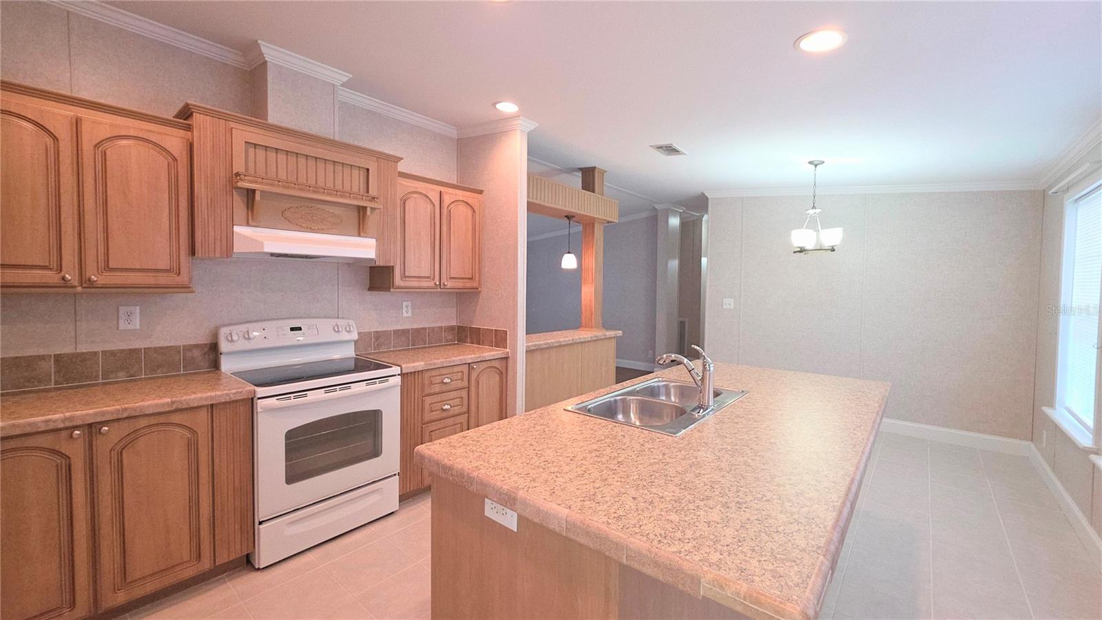 Listing photo id 9 for 6238 Angus Valley Drive