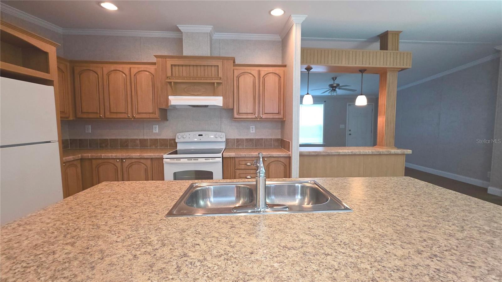 Listing photo id 11 for 6238 Angus Valley Drive