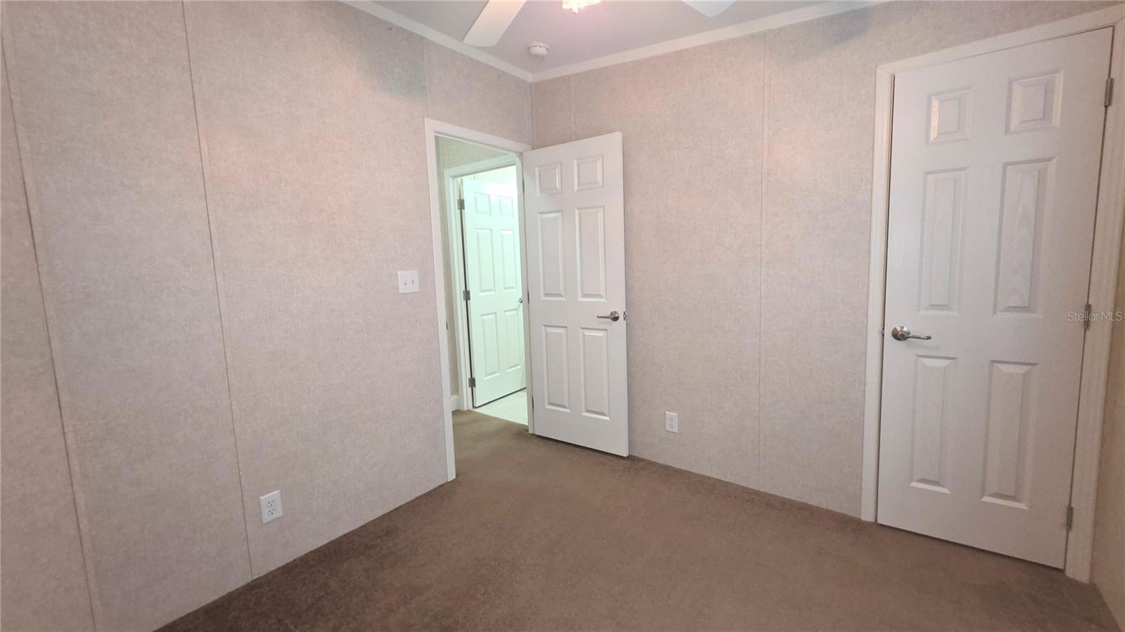 Listing photo id 23 for 6238 Angus Valley Drive