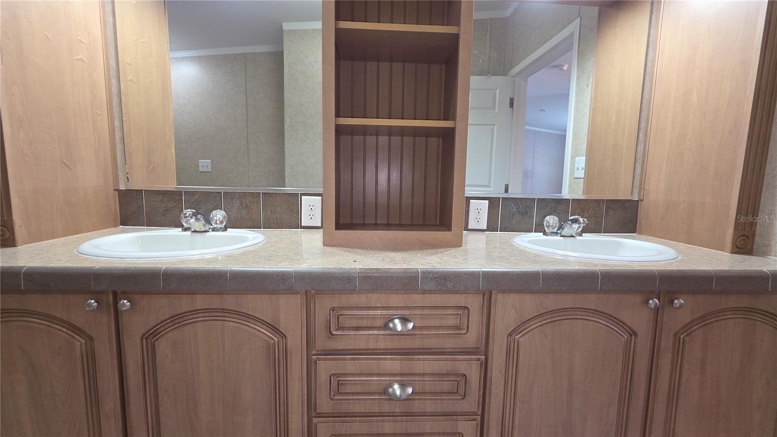 Listing photo id 30 for 6238 Angus Valley Drive