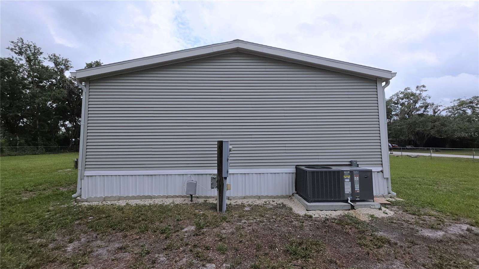 Listing photo id 6 for 6238 Angus Valley Drive