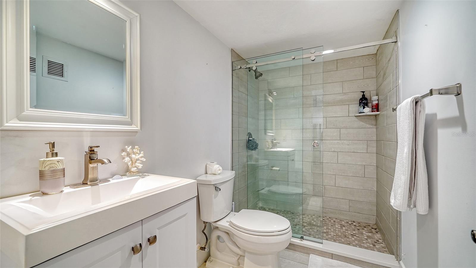 Image 27 of 88 For 101 Gulfstream Avenue 8g