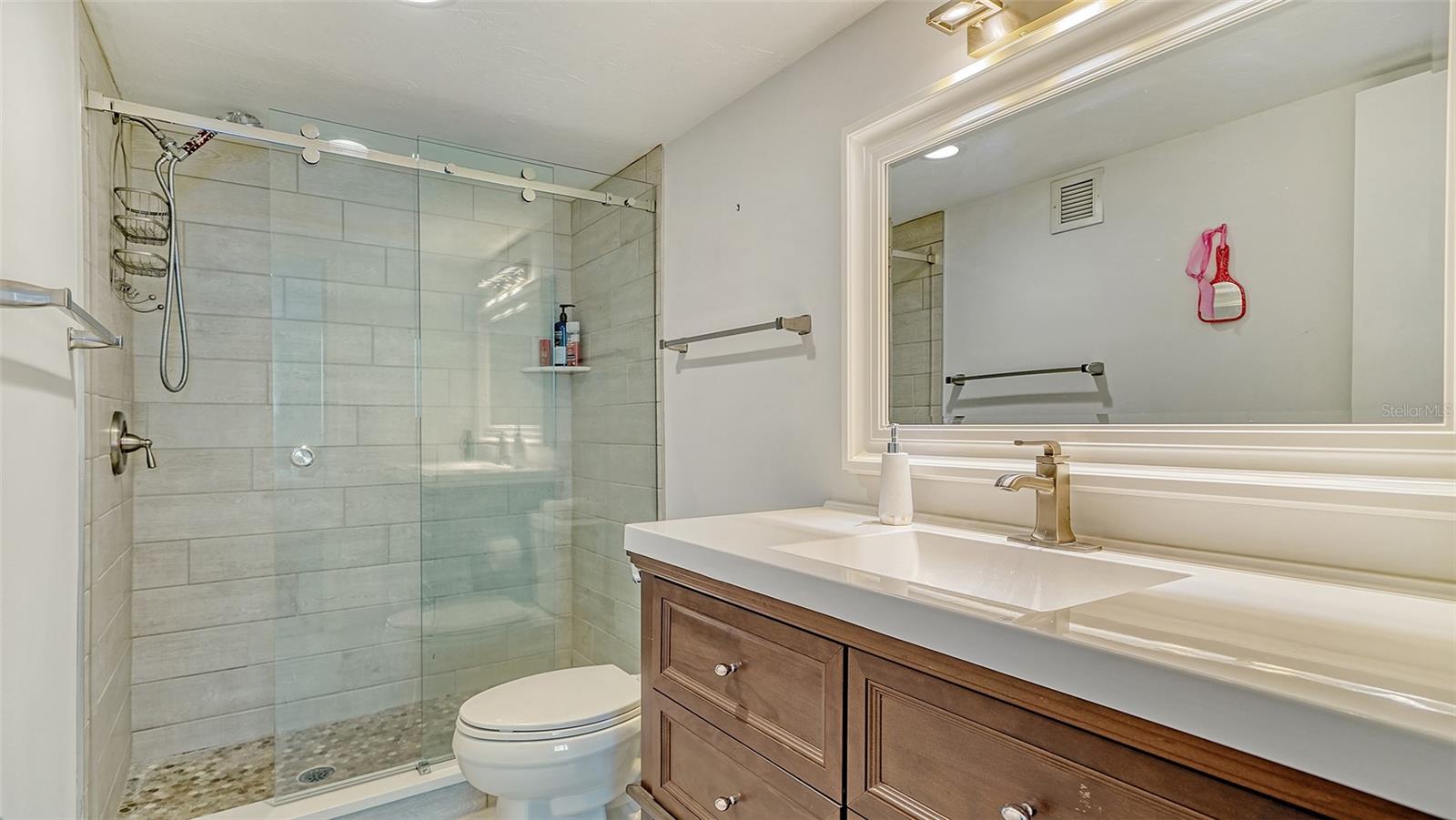Image 34 of 88 For 101 Gulfstream Avenue 8g