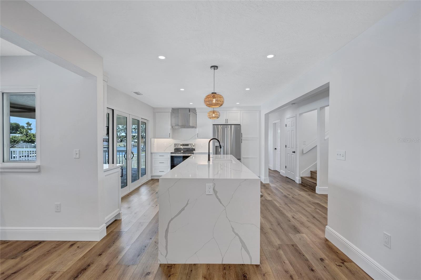 Listing photo id 11 for 4506 17th Street W