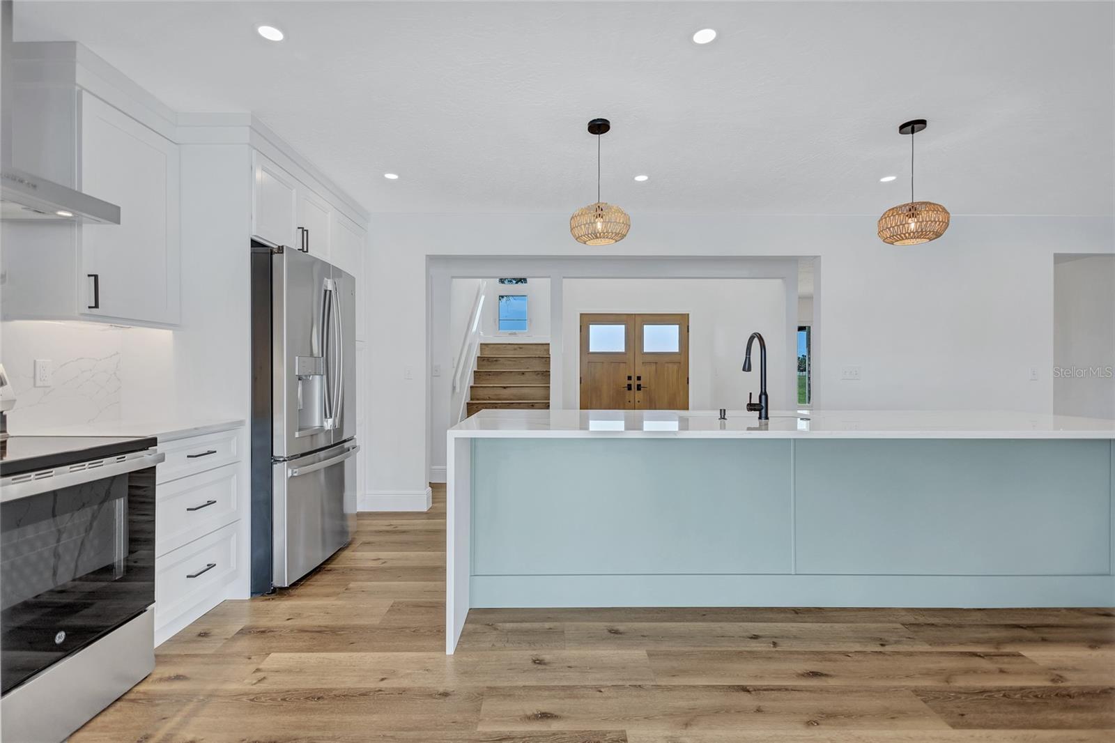 Listing photo id 12 for 4506 17th Street W