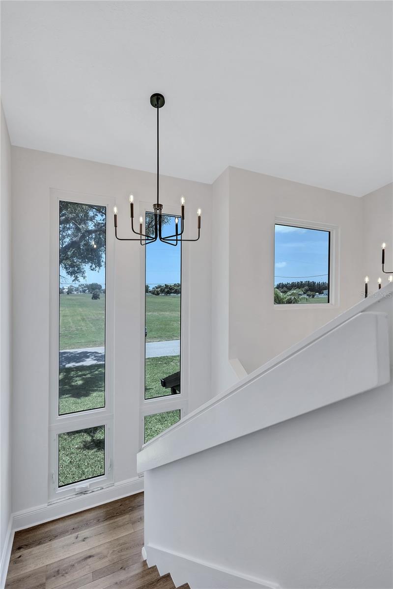 Listing photo id 18 for 4506 17th Street W
