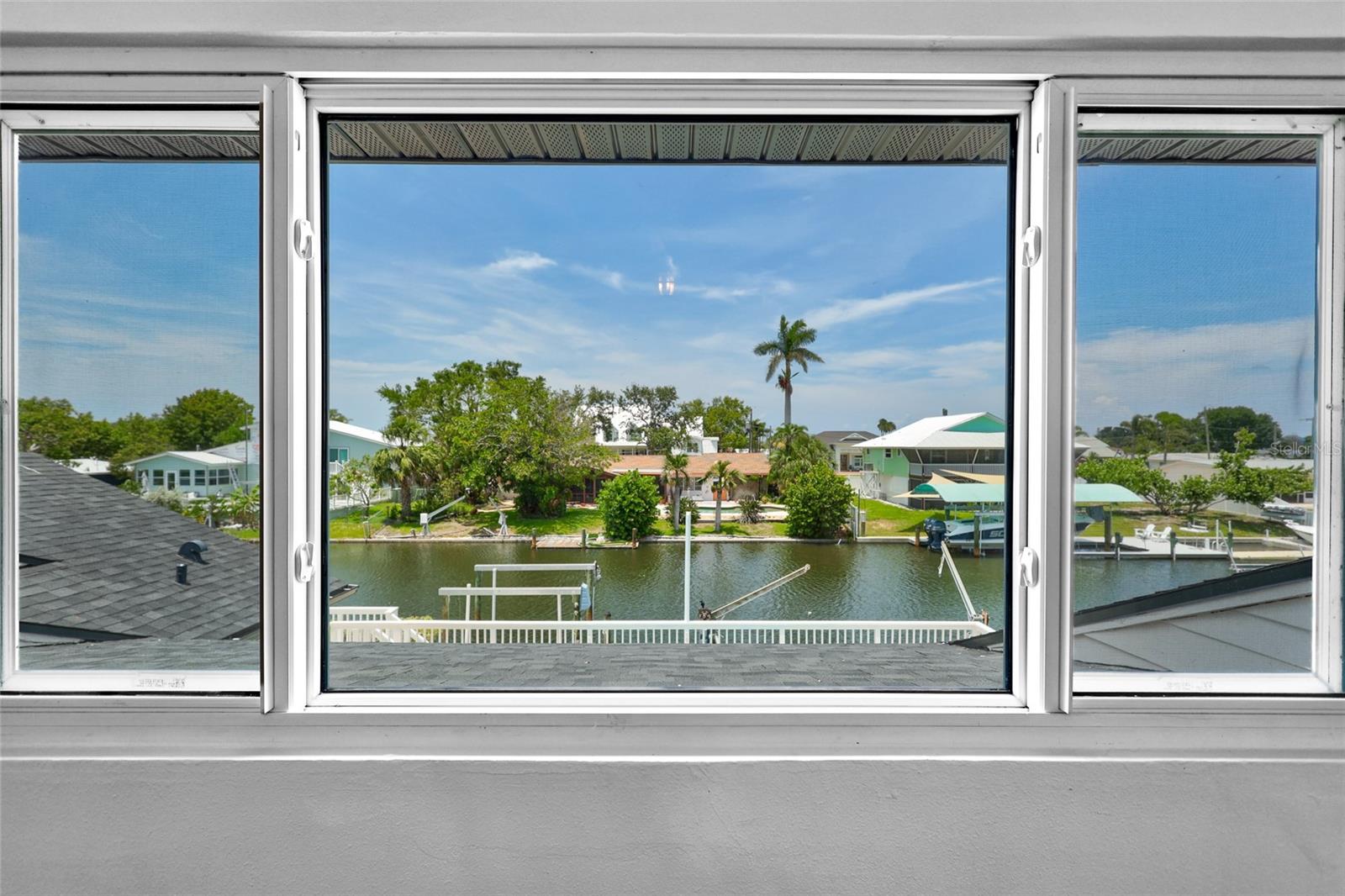 Listing photo id 22 for 4506 17th Street W