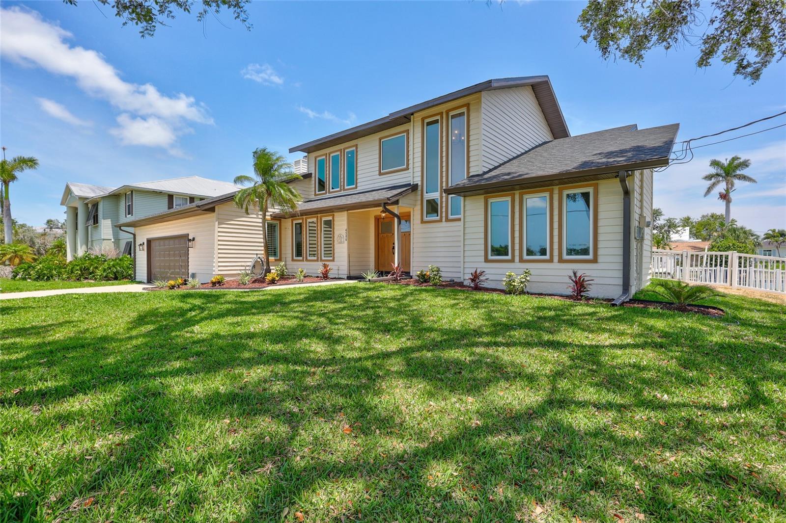 Listing photo id 1 for 4506 17th Street W