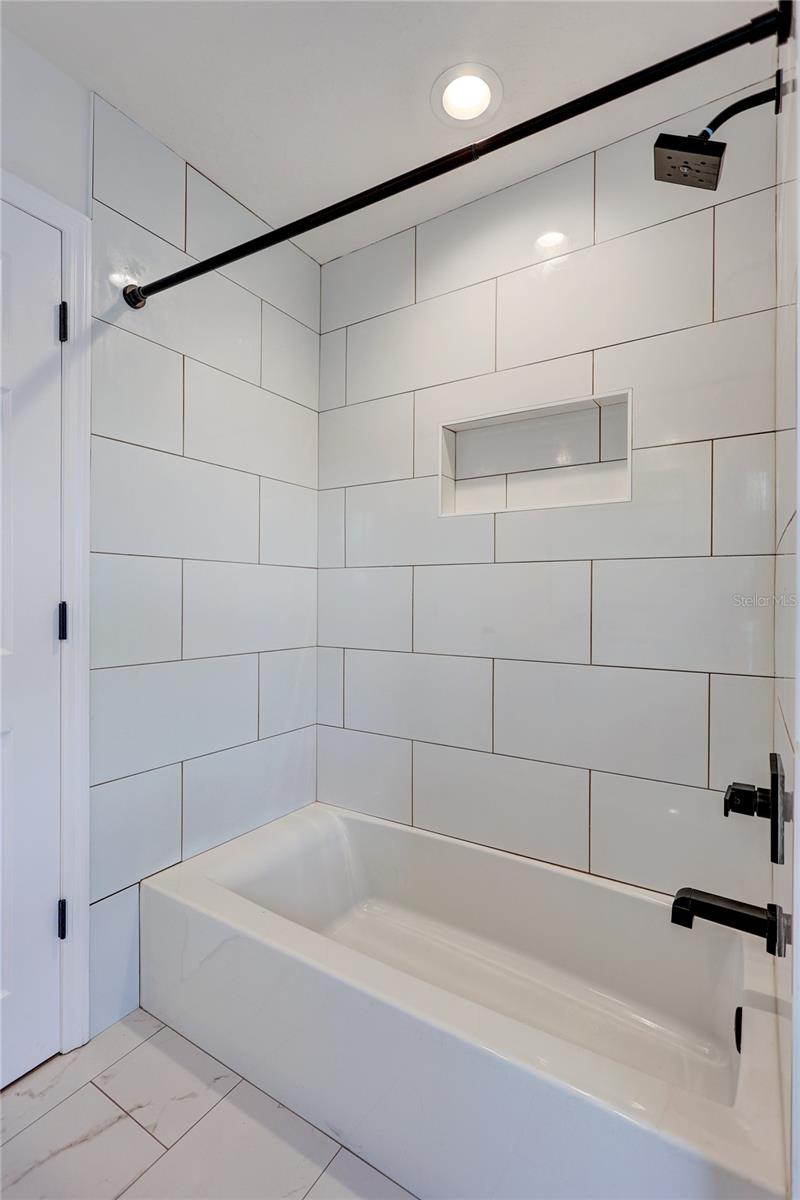 Listing photo id 30 for 4506 17th Street W