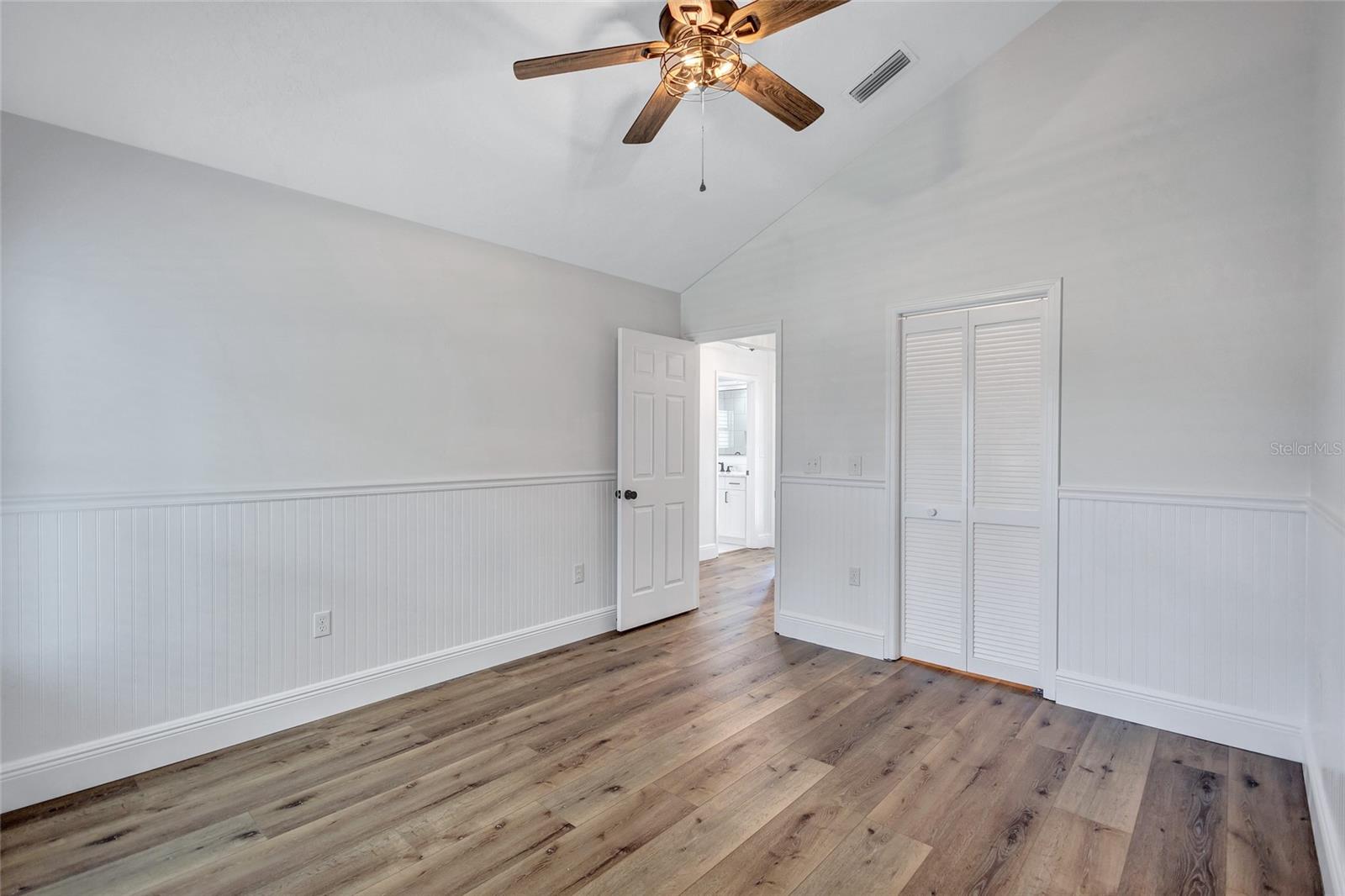 Listing photo id 33 for 4506 17th Street W