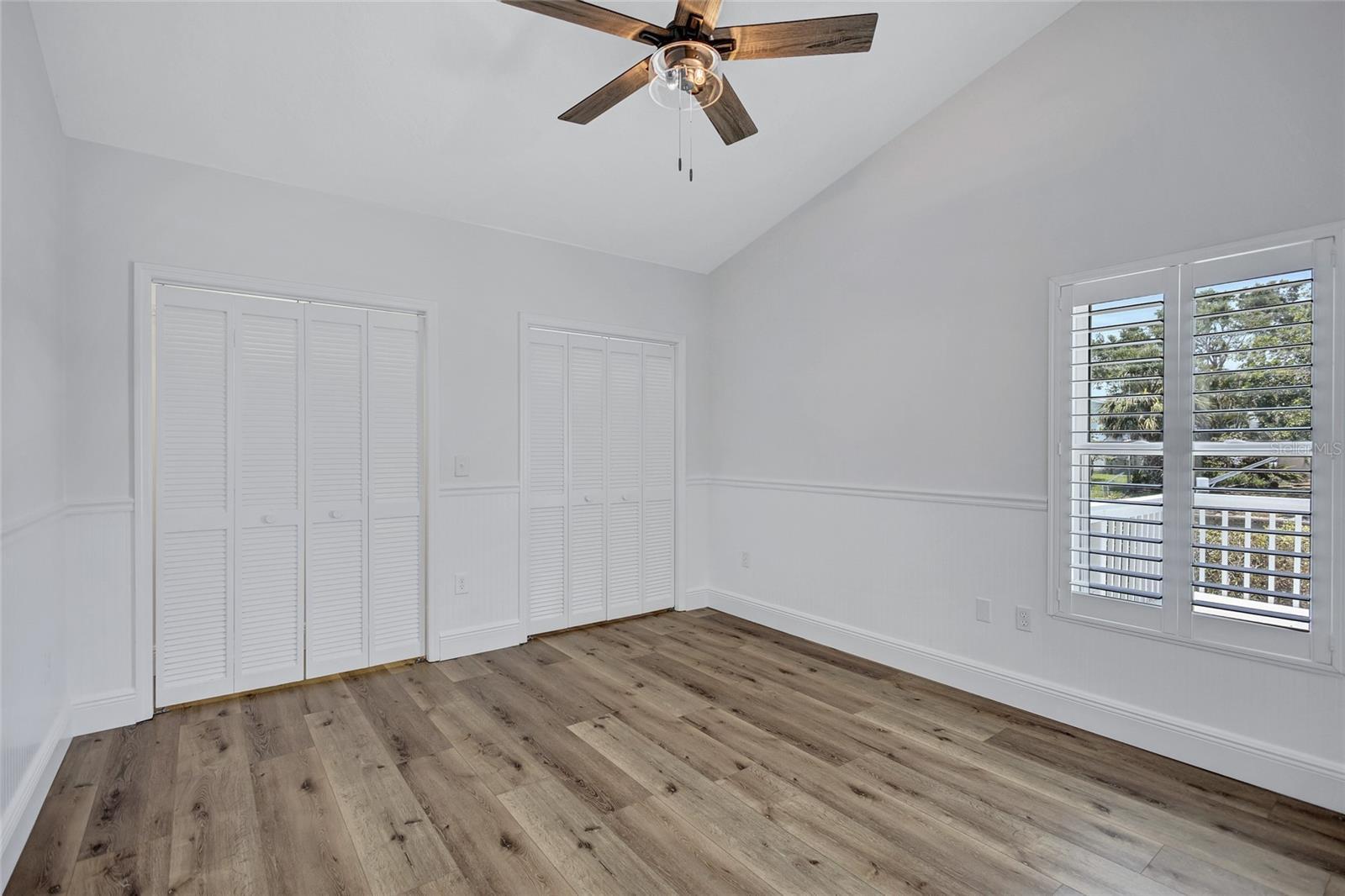 Listing photo id 37 for 4506 17th Street W